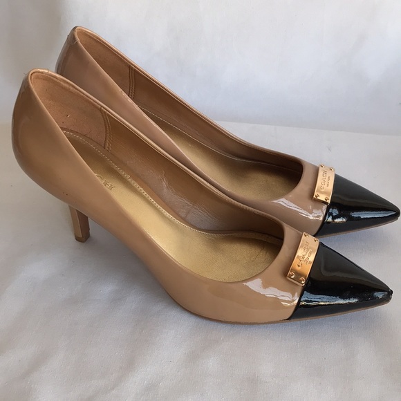 Coach New York black and tan pointy toe heels with gold nameplate, size 7.5 B - Picture 2 of 8